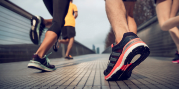 Sự khác biệt giữa giày chạy bộ và giày tập gym