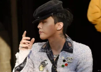 Học G-Dragon Cách Phối Đồ Cá Tính Với 9 Mẫu Giày Sneaker Nam Nổi Tiếng