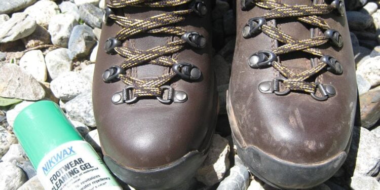 Top 7 sản phẩm xịt khử mùi giày uy tín nhất