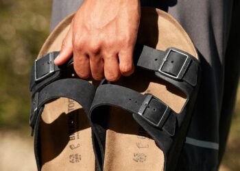 Dép quai ngang: Sự thoải mái trong từng bước đi (Phần I)