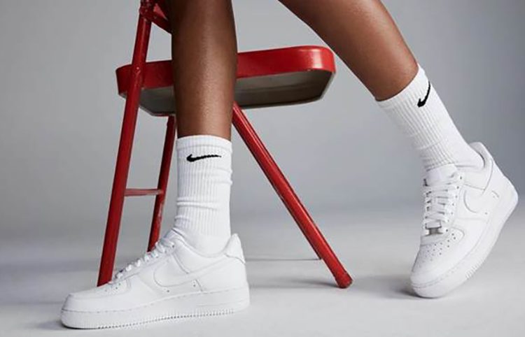 Phối Đồ Cực Chất Với Giày Trắng – Bí Quyết “Bất Bại” Từ Fashionista