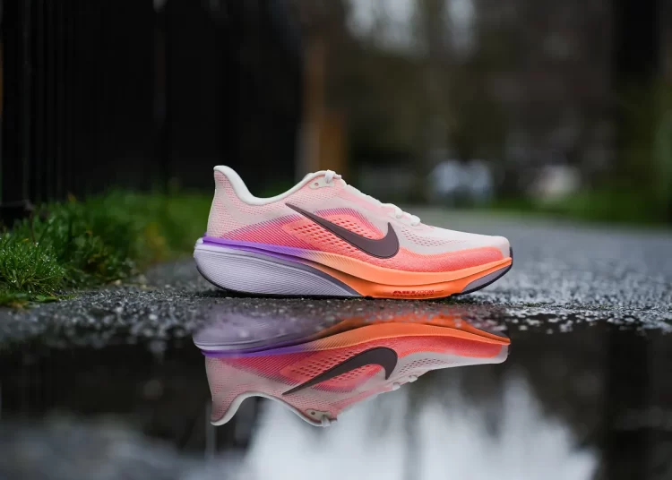 Đập Hộp Nike Pegasus 42: Bản Nâng Cấp Khiến Runner “Đứng Ngồi Không Yên”